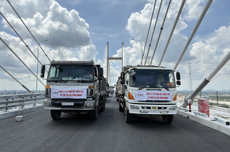 Thử tải cầu Bình Khánh trên cao tốc Bến Lức – Long Thành